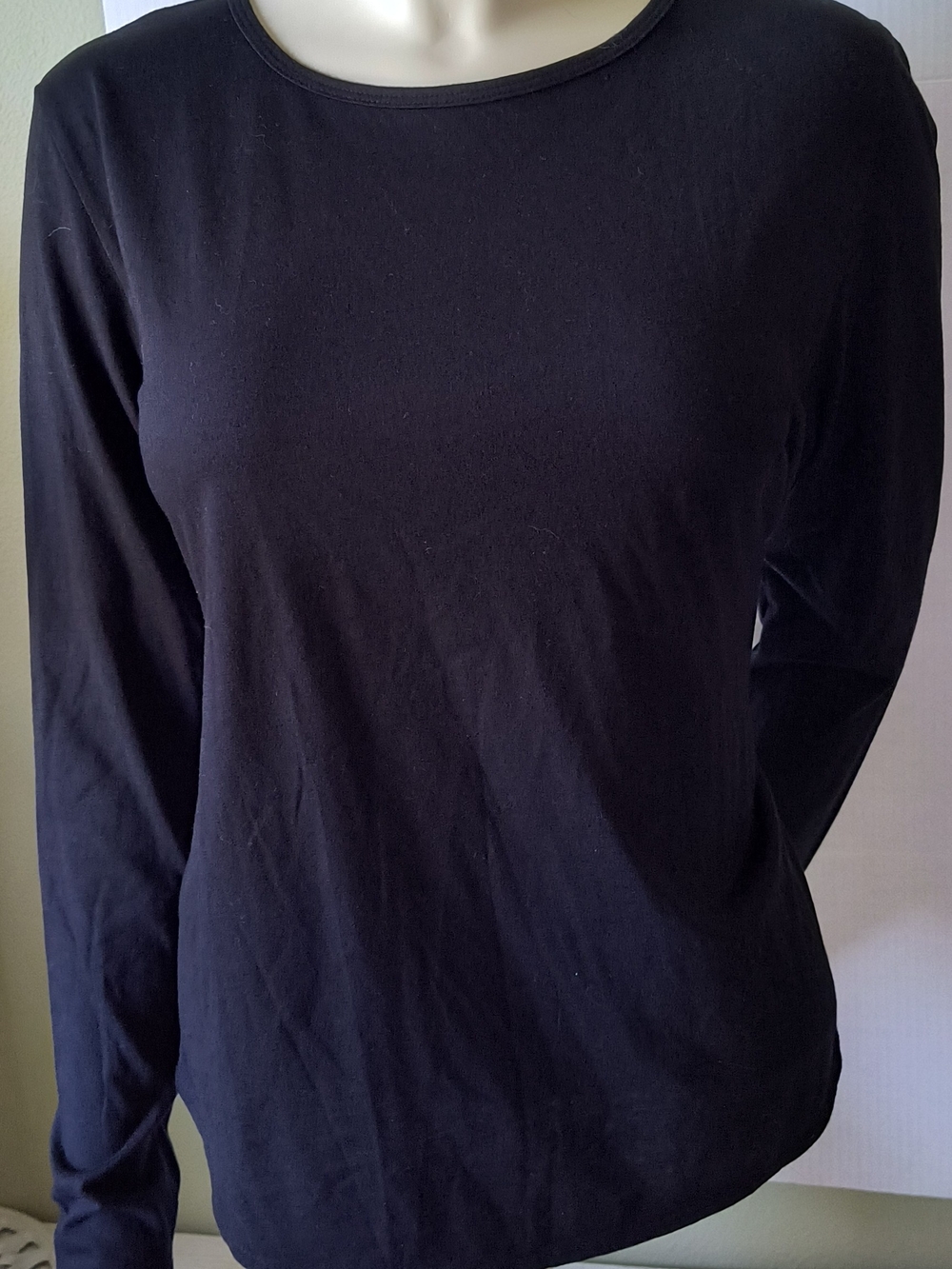 Fabletics Black Long-Sleeve Crewneck Tee